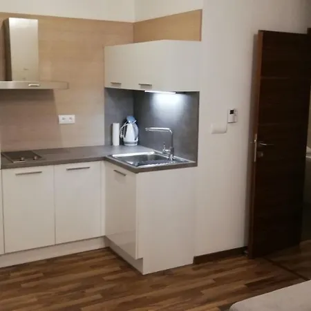 Oliver 6 Aparthotel *