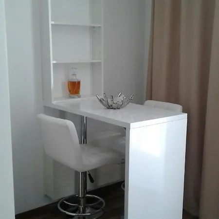 Oliver 6 Aparthotel *